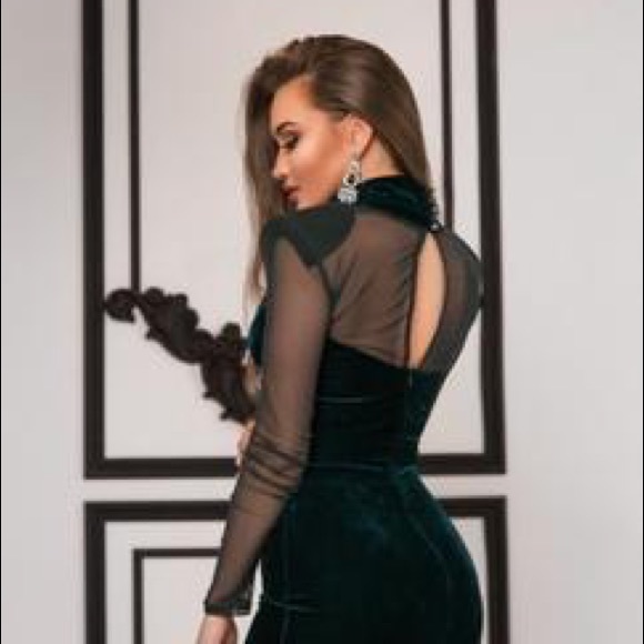 Velver Midi Dress in Green Color